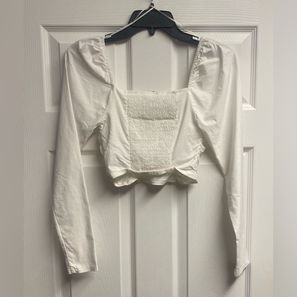 Blue Blush Long Sleeved Ruched Crop Top W/ Smocked Detail Size Small - Picture 4 of 4